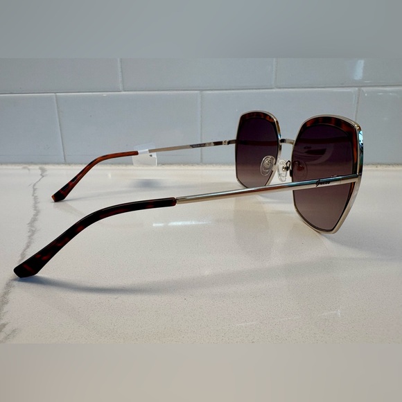 GUESS NWT Women's Sunglasses - Picture 5 of 5